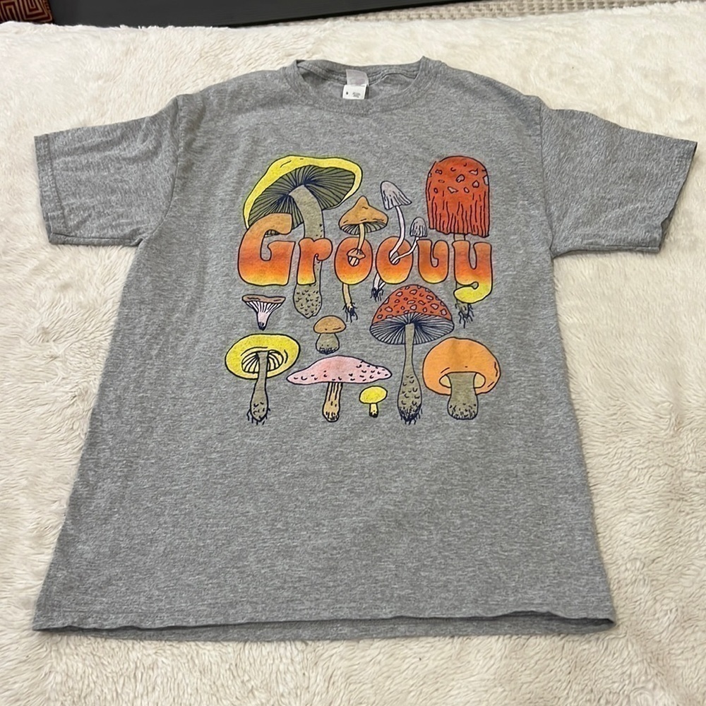 Fruit of the loom groovy t shirt size small